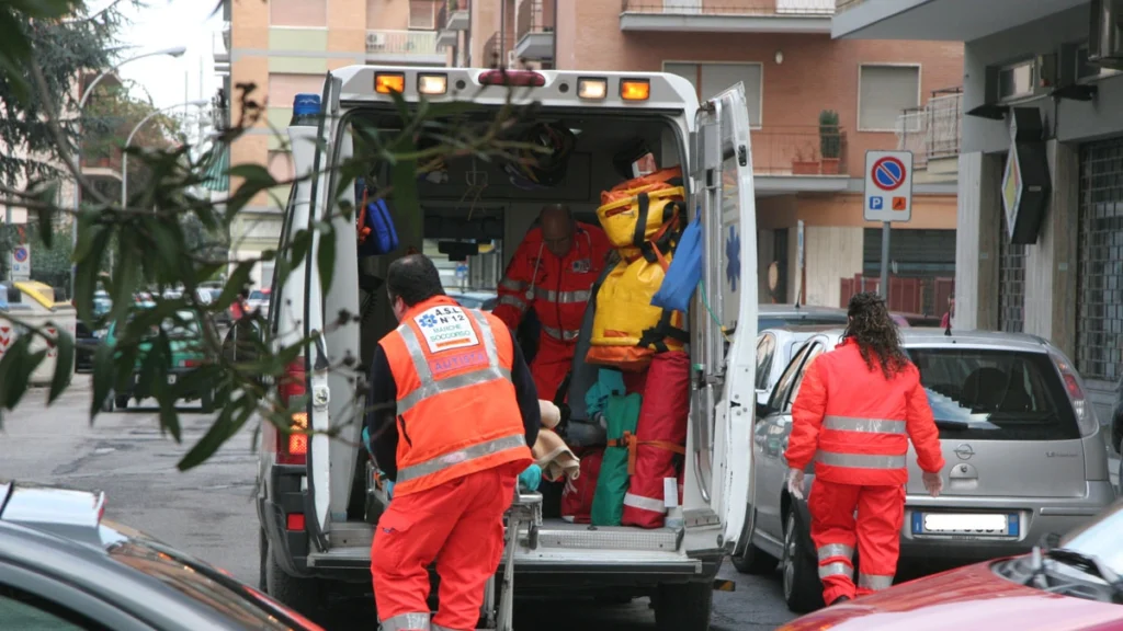 I soccorsi dopo l'aggressione al ragazzo autistico